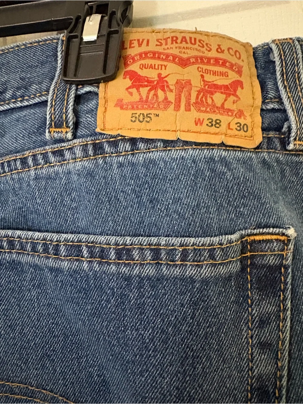 Levi’s 505 Classic Men's Blue Denim Jeans 38x30